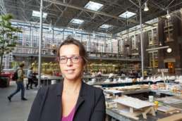 2017 november - In opdracht van Volta_thinksvisual voor Bouwfonds Property Development GO18 ezine #05; portret van Ellen van Bueren. Op locatie hoofdkantoor TU-Delft Faculteit Bouwkunde. ©2017 Raymond de Vries (RAY fotografie/beeld/ontwerp)